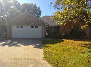 2106 Oak Tree St, Denton, TX 76209