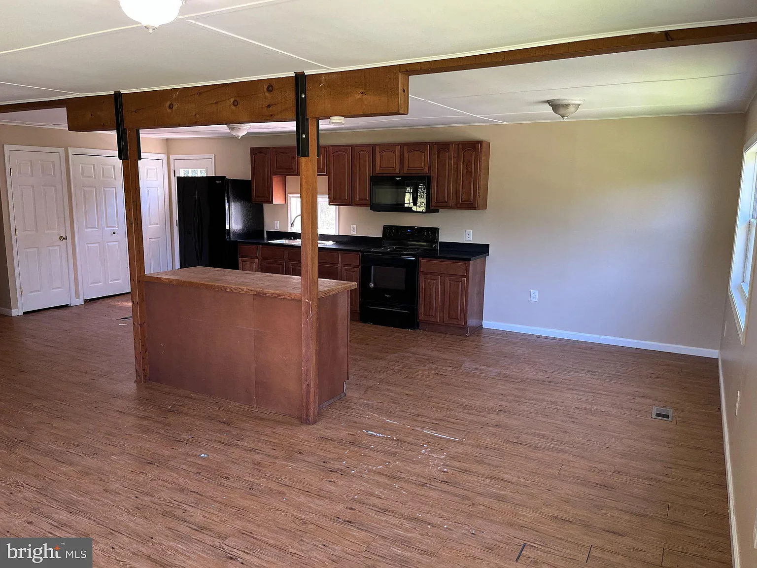 3 bed, 1.0 bath, 1100 sqft, $1,600 — Photo 3