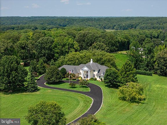 4th image of 15497 Ridge Rd