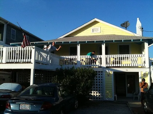 16 Henderson St W, Wrightsville Beach, NC 28480