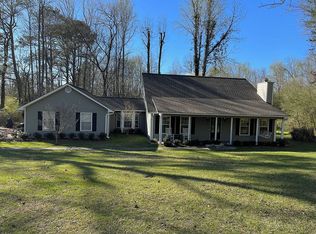 2697 Oakwoods Ln, Alexander City, AL 35010