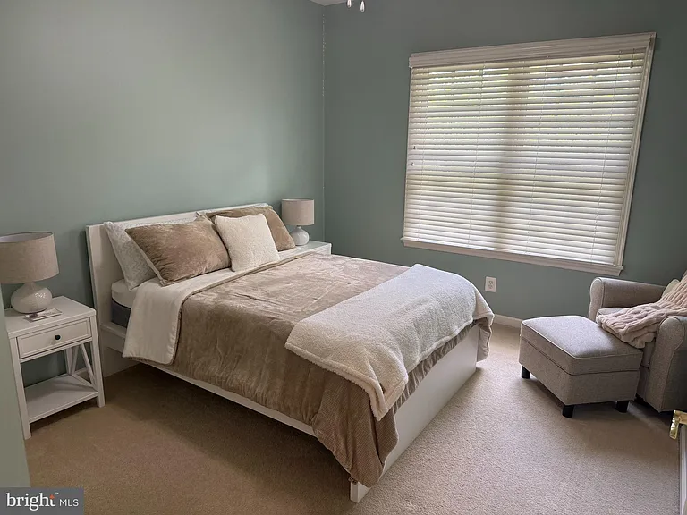 104 Oak Knoll Ter — Photo 16