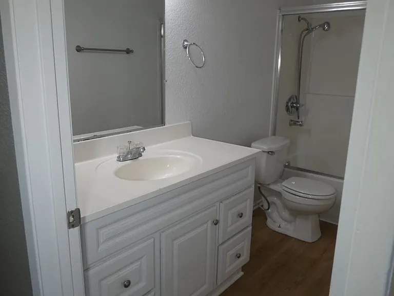 56XX Gotham St — Photo 6
