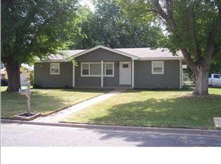 989 N Acadia Ave, Wichita, KS 67212