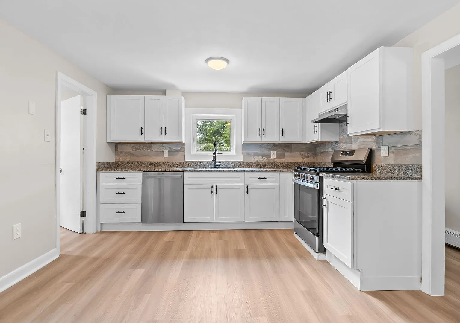 Newly Remodeled 3 Bedroom 1 Bathroom in Salem NH! — Photo 1
