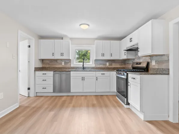 7 Smith St, Salem, NH 03079