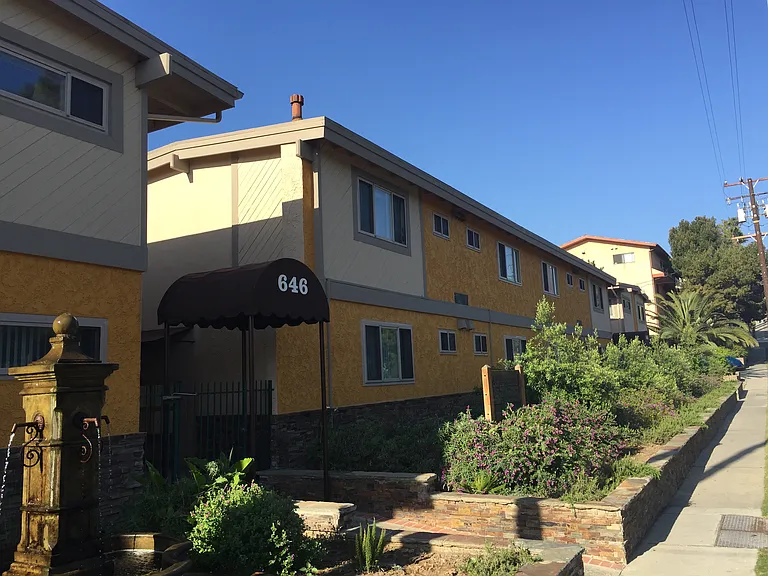 Seabreeze Apartments — Photo 23