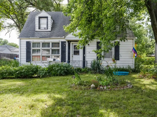 3719 Wright St, Des Moines, IA 50316