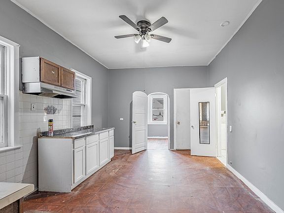 5th image of 4722 S Ada St