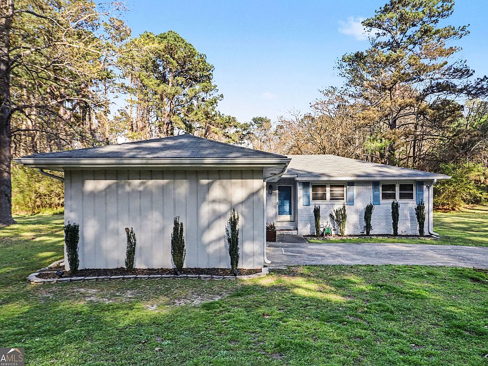 1st image of 390 Dot Dr