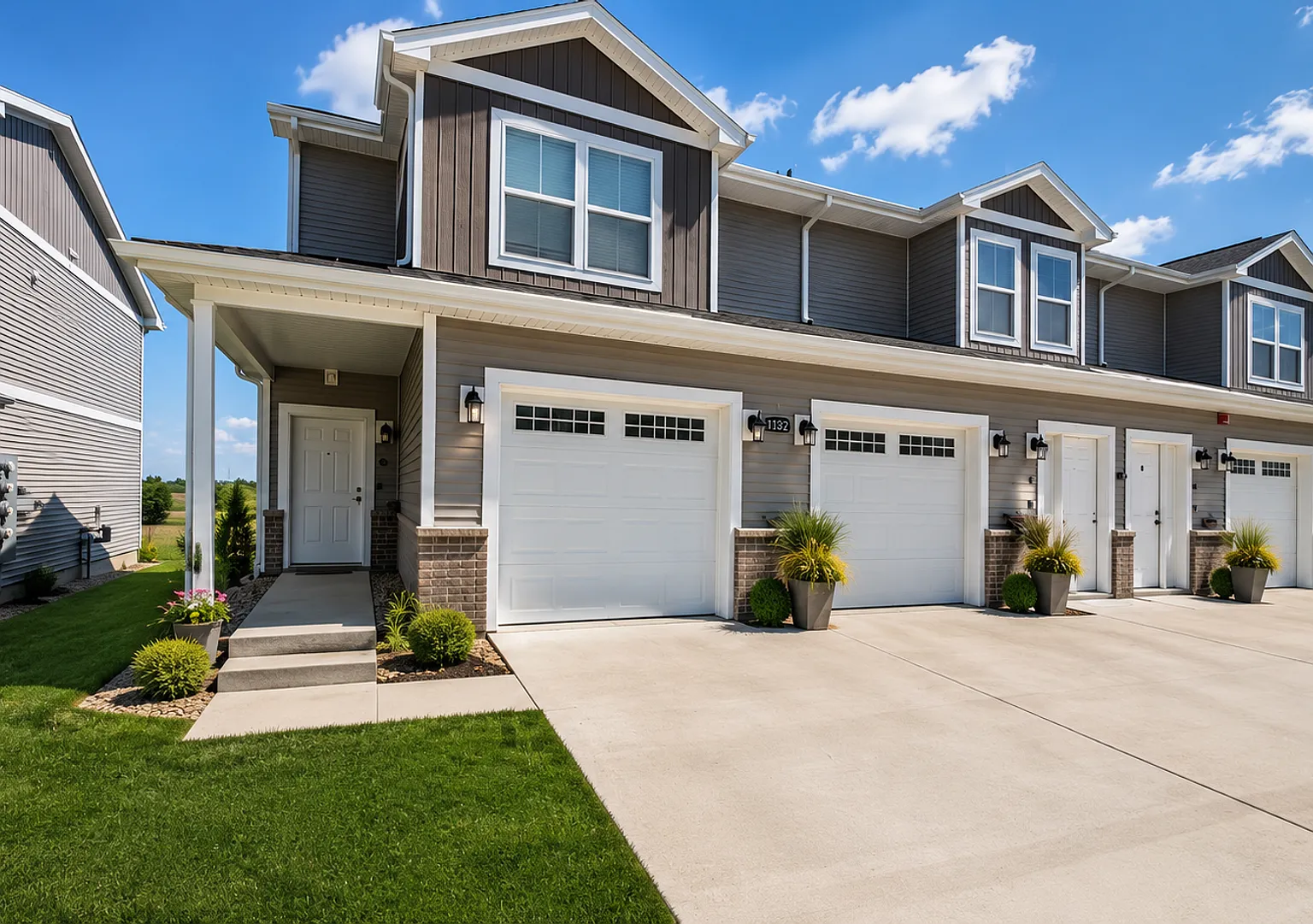 Reserve Mahomet 3br/3ba Townhome — Photo 2