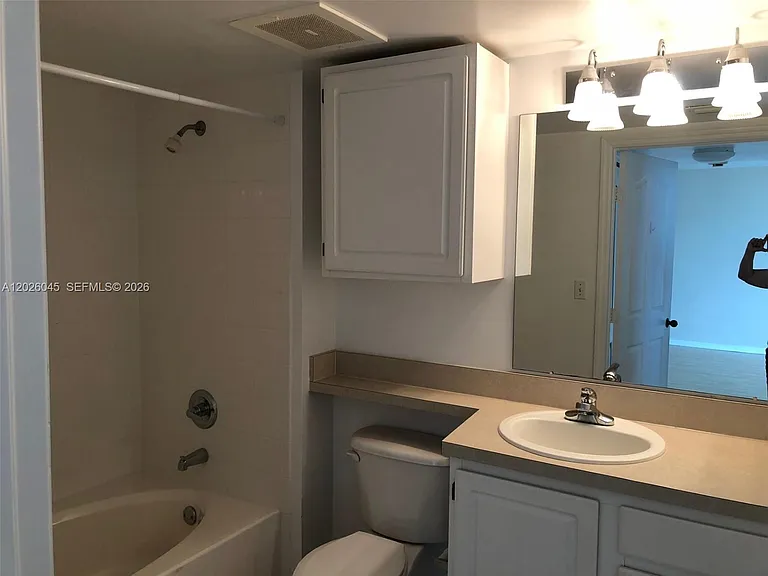 2665 SW 37th Ave #814 — Photo 14