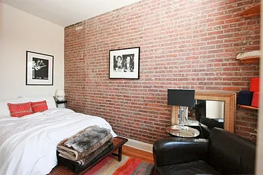 Rented by R New York