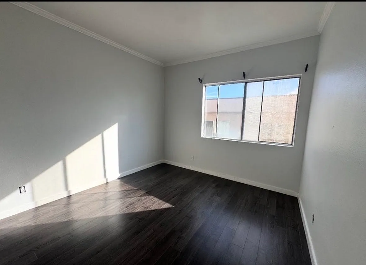 534 E Hazel St — Photo 1