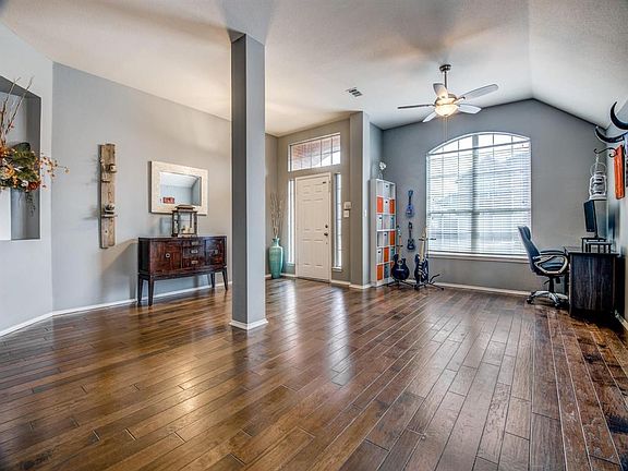 3rd image of 6585 Clydesdale Ct