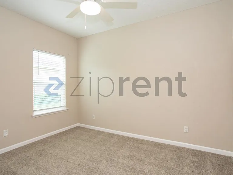 2116 Amberly Dr — Photo 26