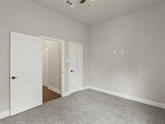 4th image of 1438 Waweenoc Ave