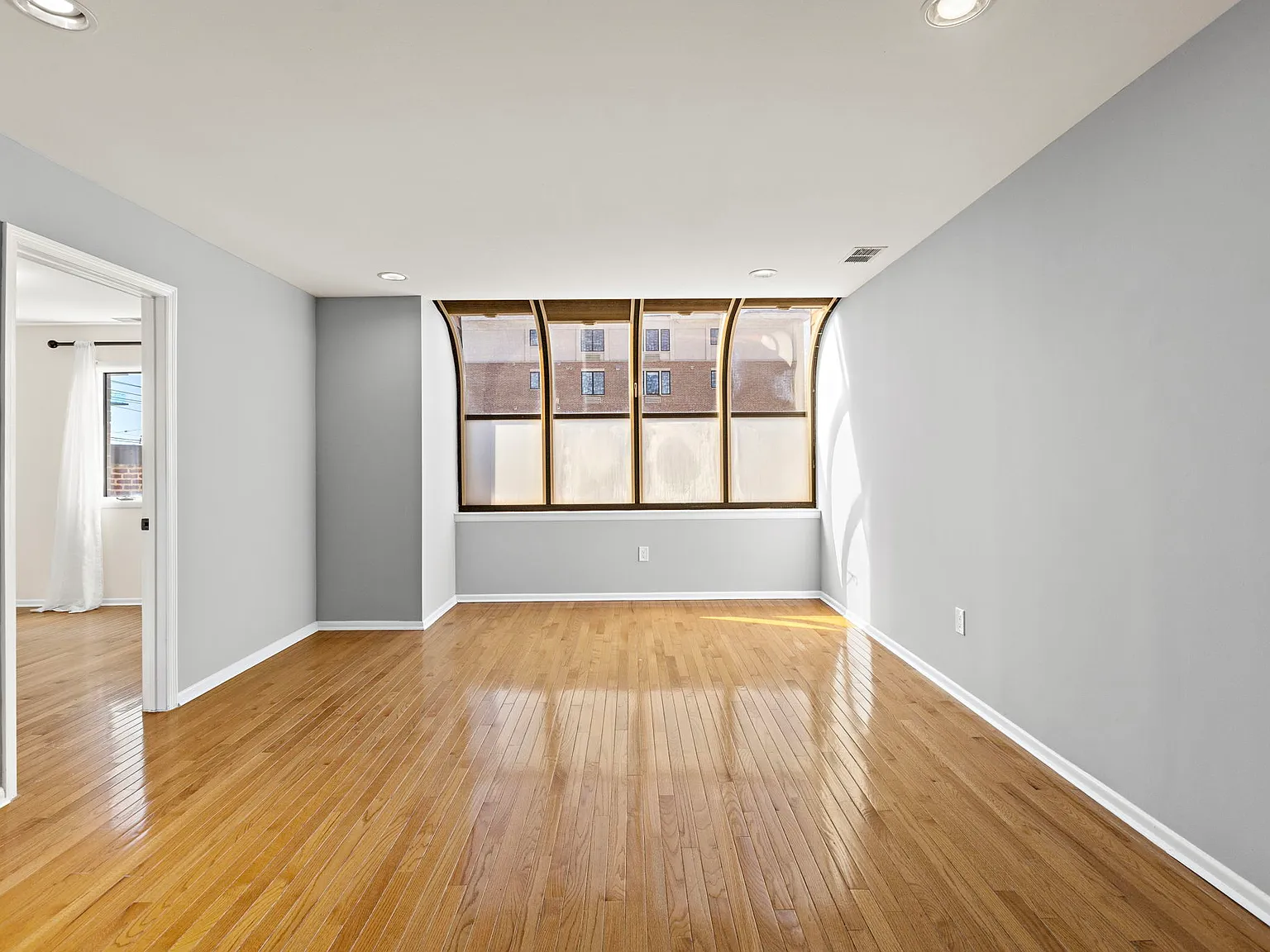 3 bed, 2.5 bath, 1800 sqft, $4,200 — Photo 4