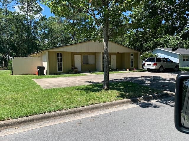 1st image of 119 NE 40th Pl