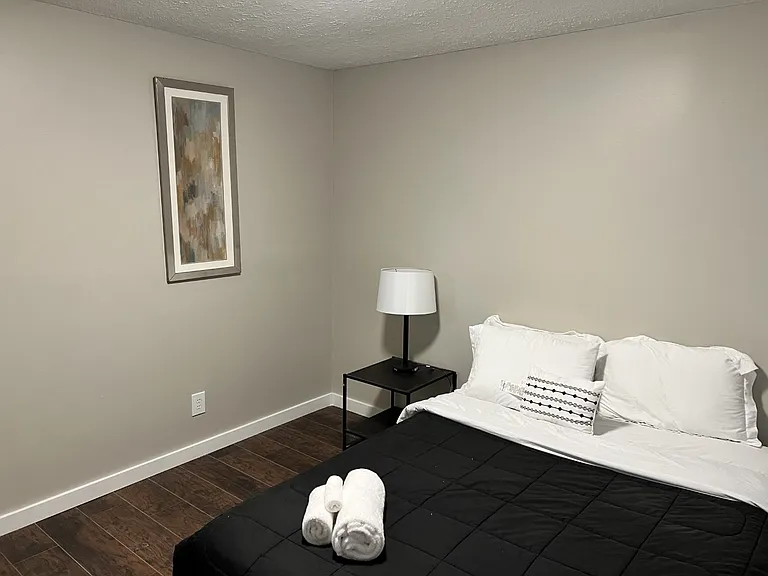 325 Cable St — Photo 14