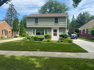 1134 Elm Lawn St, Wauwatosa, WI 53213