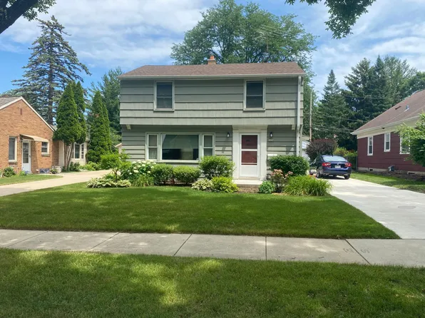 1134 Elm Lawn St, Wauwatosa, WI 53213