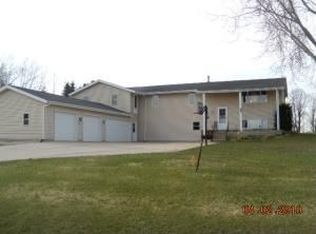 840 Homestead Dr, West Bend, WI 53090