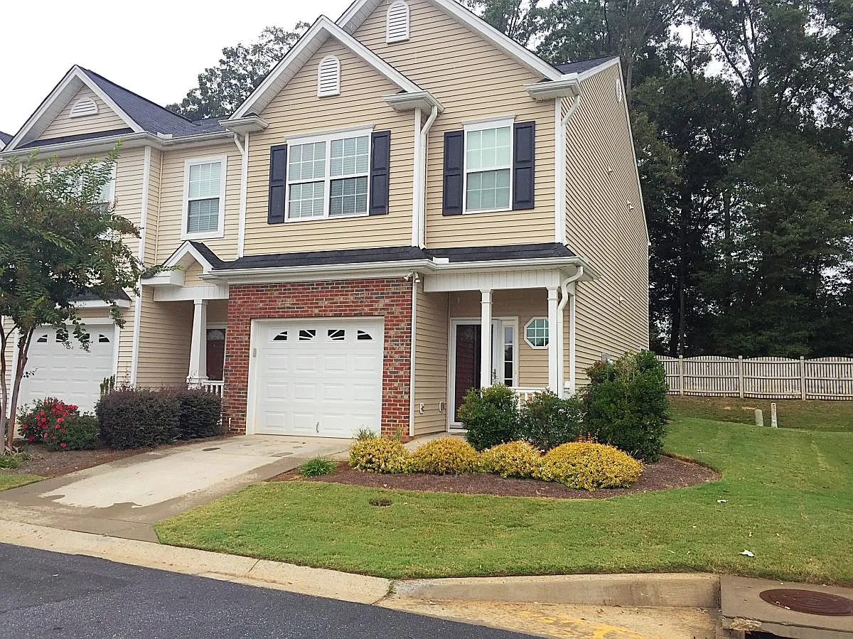 3 bed, 2.5 bath, 1548 sqft, $1,695 — Photo 1