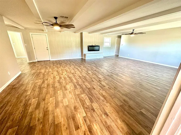 806 Holly St — Photo 4