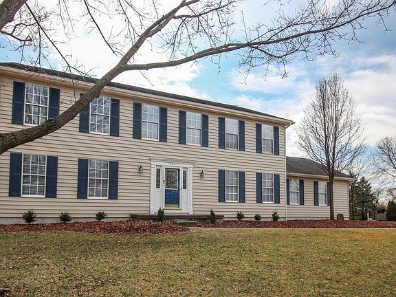2nd image of 984 Paisley Pl