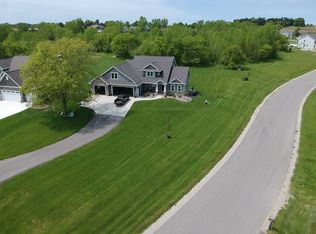 N997 Quarry Rim Rd, Hortonville, WI 54944