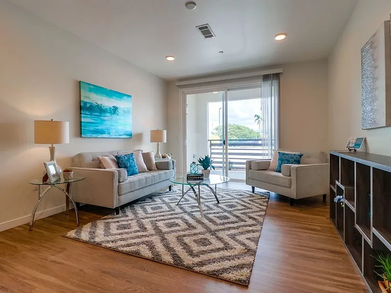 La Perla Apartments — Photo 10