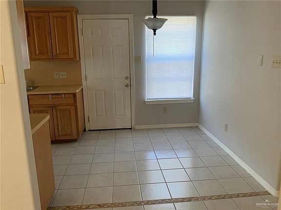 2nd image of 808 W Bronze Dr