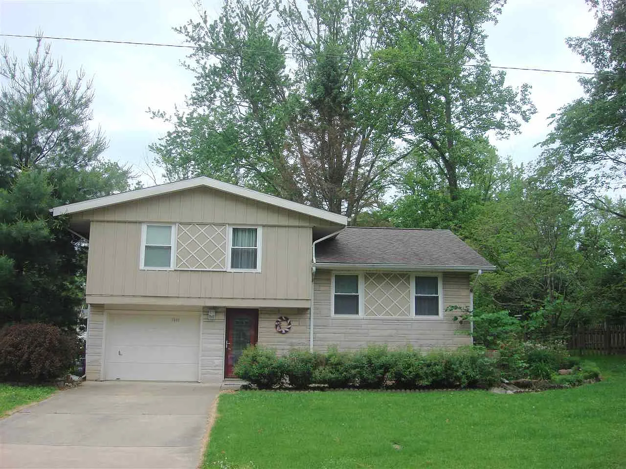 1041 W Winding Way photo 1