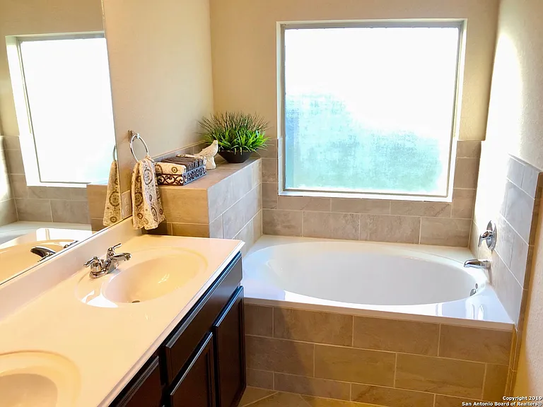 7315 Elizabeth Way — Photo 6