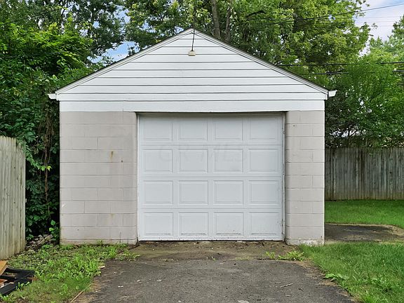 2nd image of 996 Carlisle Ave