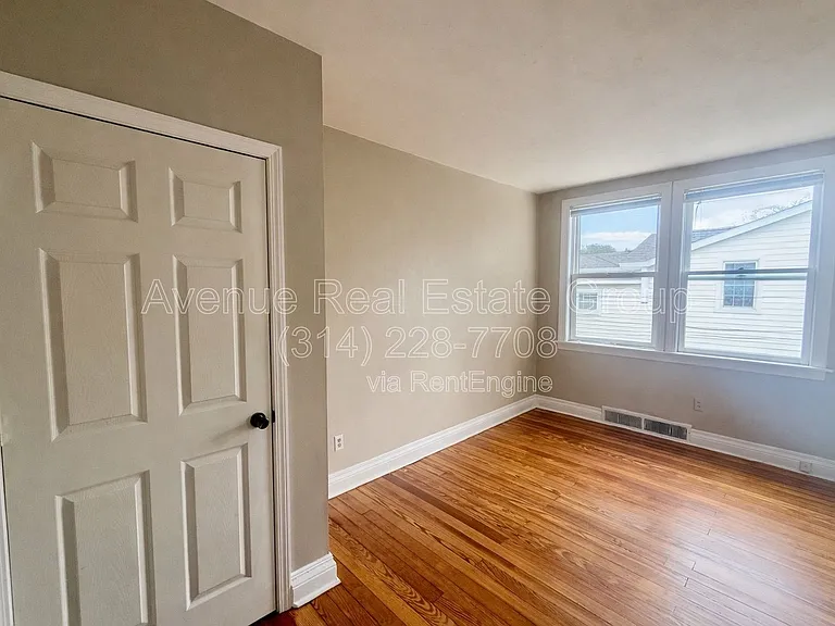 240 W Essex Ave — Photo 9