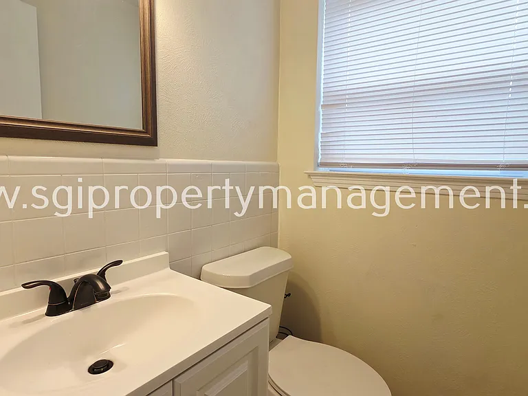 738 Kingswood Ave — Photo 16