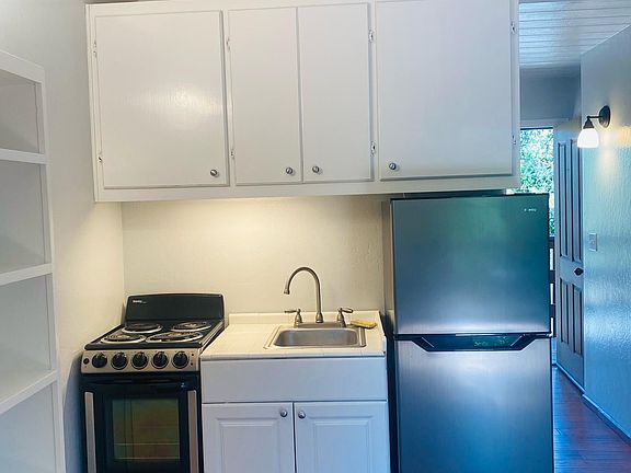 5th image of 860 Avocado Ln