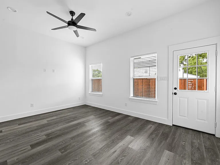 3018 Henry St #A — Photo 11