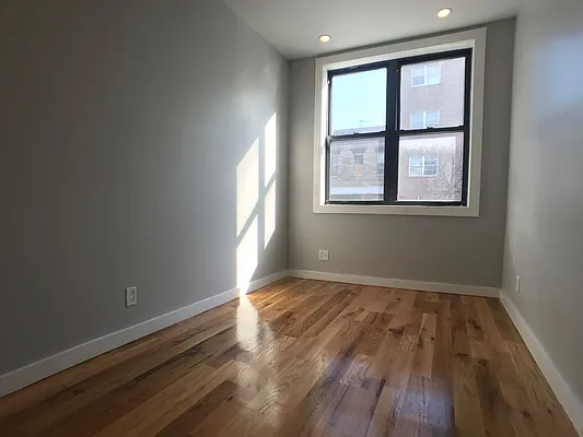 Rented by Evergreen Apartments BK | media 4
