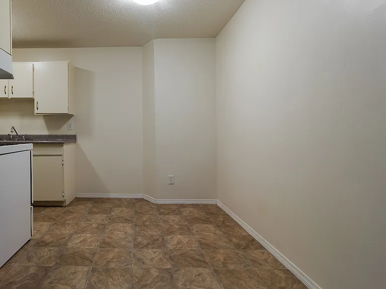 549 Dansey Ave — Photo 54