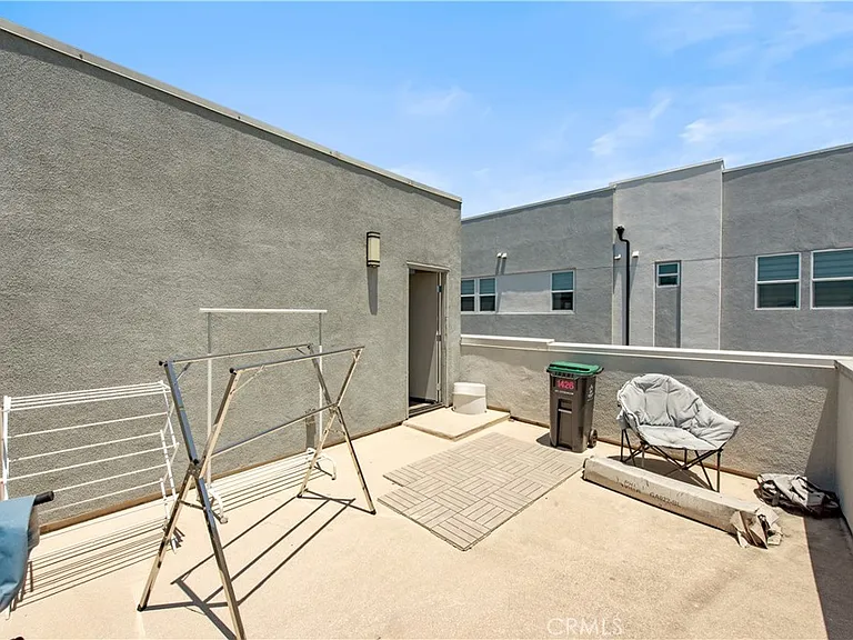 1426 S Urbana St — Photo 25