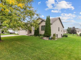N1060 Redwing Dr, Greenville, WI 54942