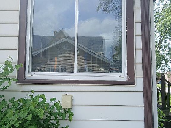 5th image of 3327 Commercial Ave