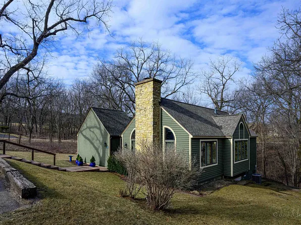 2 Bittersweet Ct, Galena, IL 61036