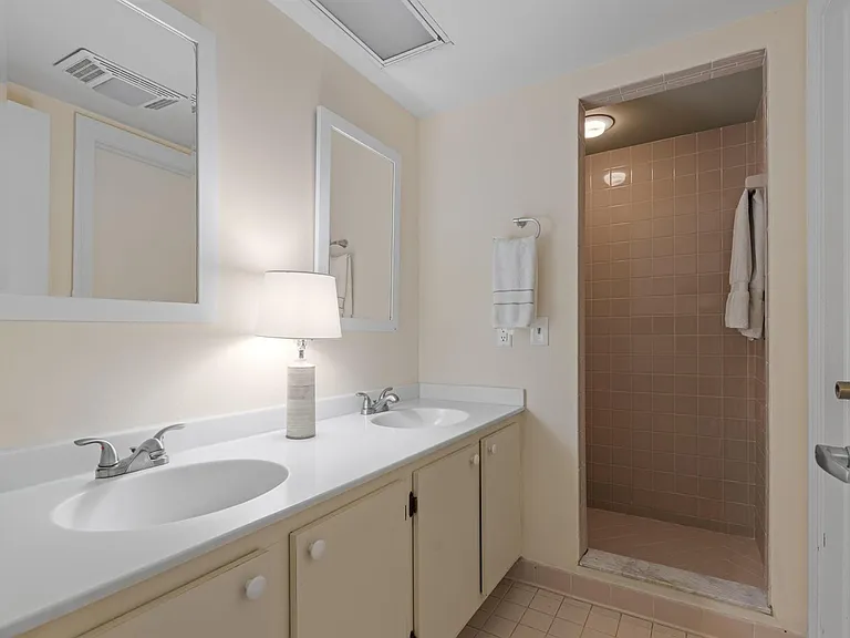 2835 Polo Island Dr #H202 — Photo 27