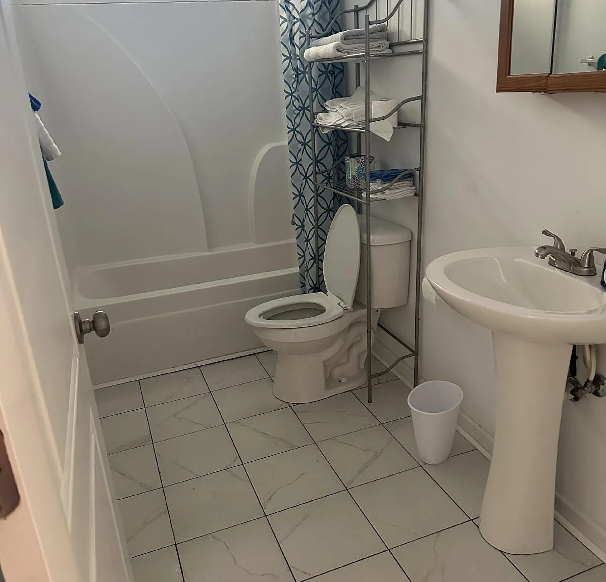 3 bed, 2.0 bath, 1600 sqft, $3,000 — Photo 4