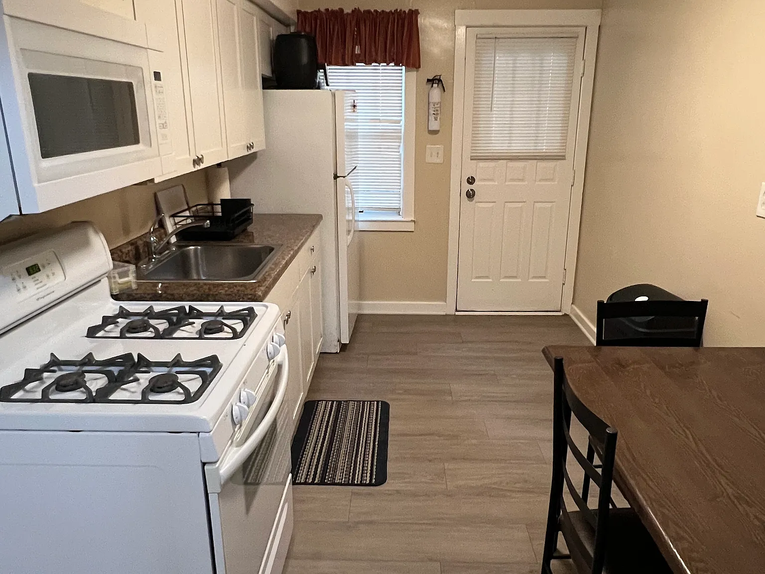 1 bed, 700 sqft, $950 — Photo 3