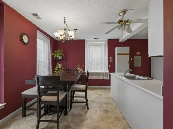 104 Hartford Ave E APT 1, Uxbridge, MA 01569